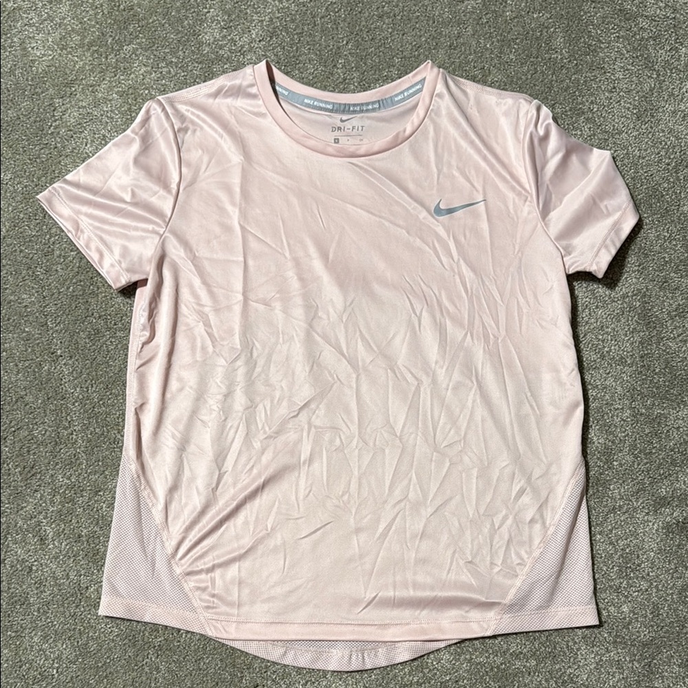 Nike women’s short sleeve shirt